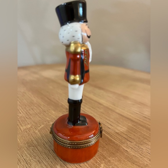 Limoges Nutcracker Soldier Porcelain Box-Preowned - Picture 4 of 8